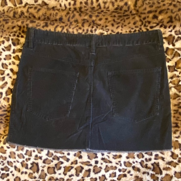 Old Navy women’s black corduroy distressed cutoff miniskirt. Size 10. - Picture 2 of 9